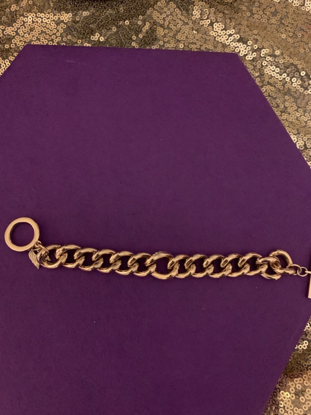 Victoria’s Secret Gold Tone Chunky Chain Toggle Bracelet with Wing Charm - Picture 4 of 5